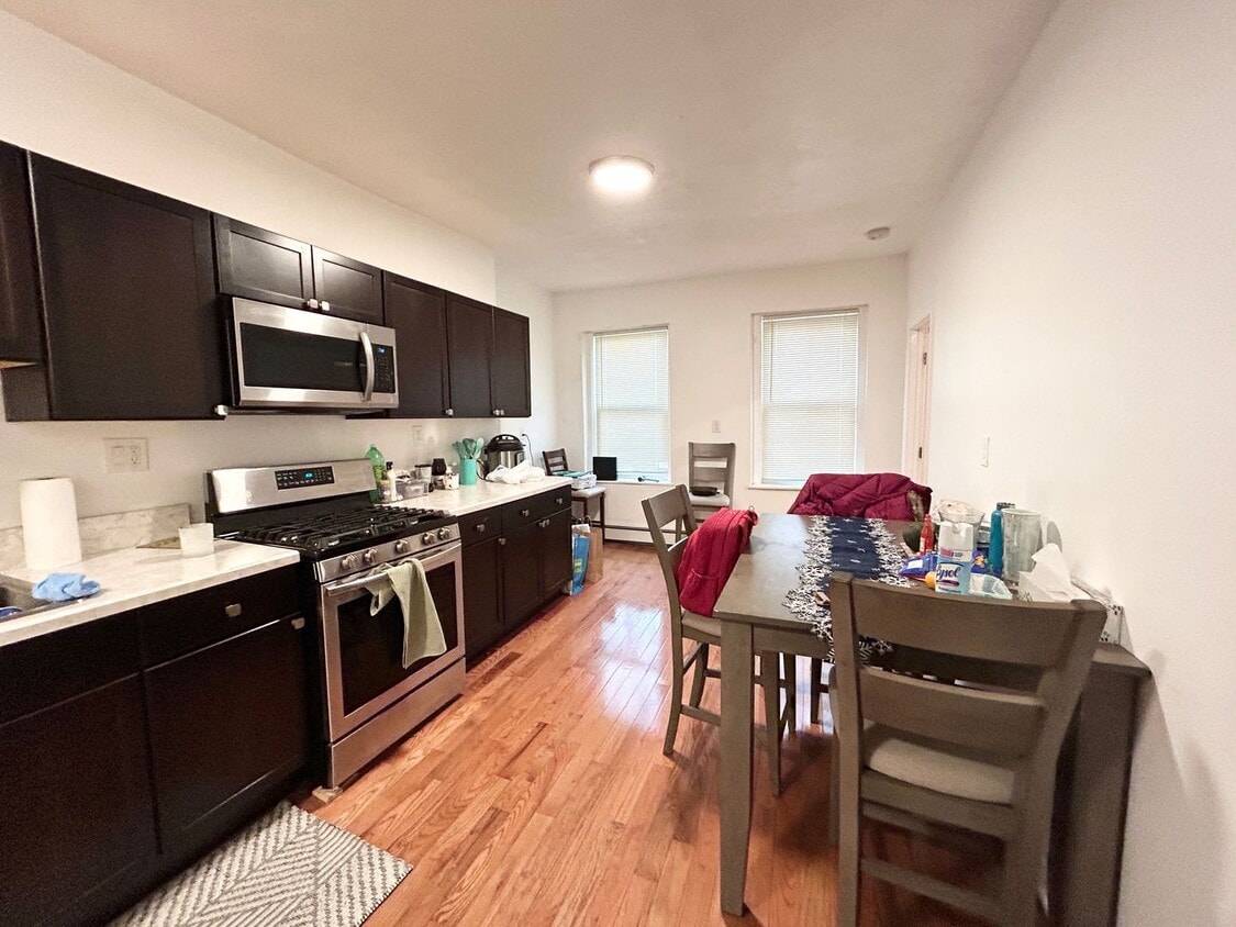 All Utilities Included, Eat-in Kitchen, Laundry on a Site - All Utilities Included, Eat-in Kitchen, Laundry on a Site