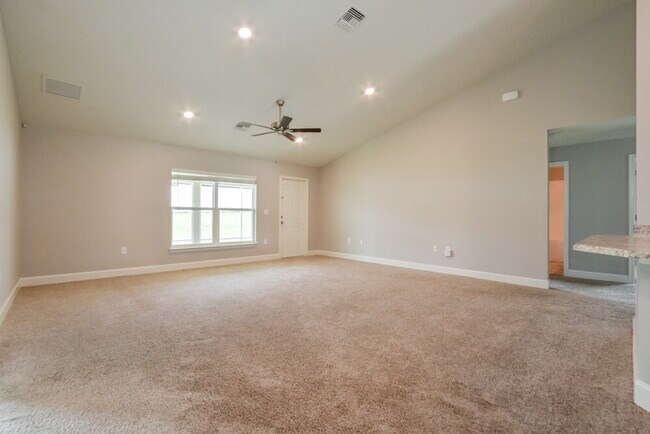 Building Photo - 806 Edith Dr