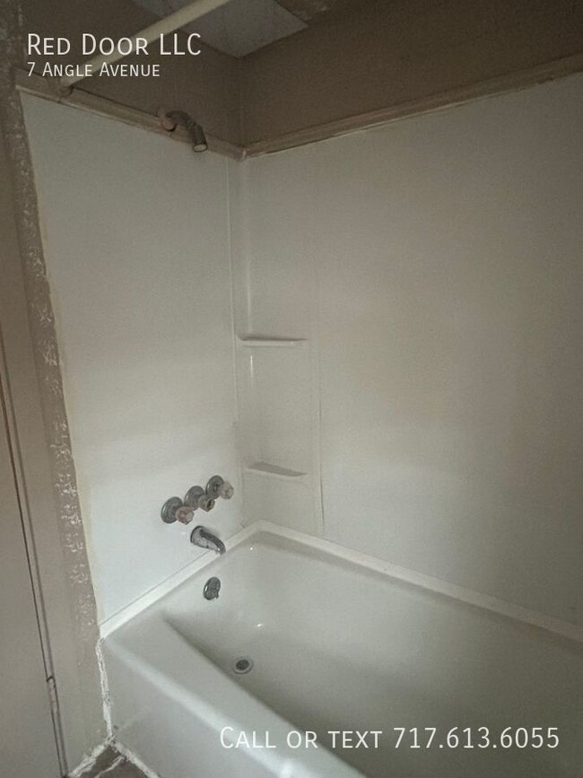 Building Photo - Affordable two bedroom in Penbrook