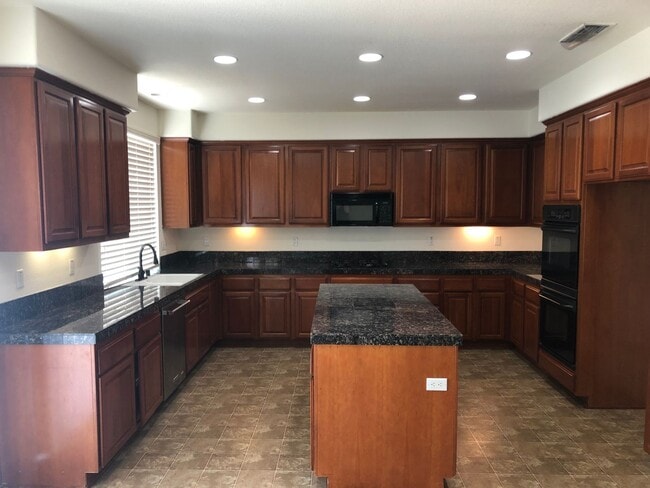 Foto del edificio - Well Maintained Stoneridge West Village Home!