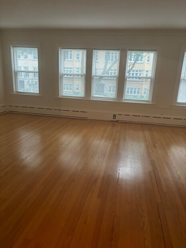 Foto del edificio - 7518 N Claremont Ave