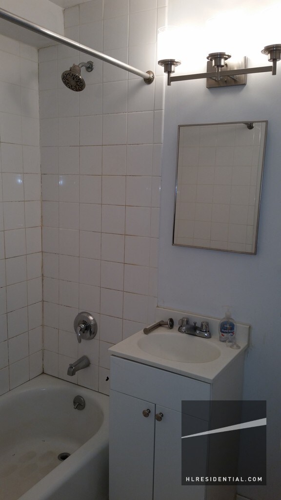 Foto del edificio - 6420 Saunders St