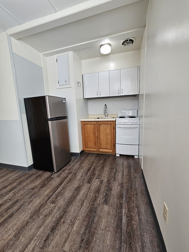 Kitchen Area - 1106 W Wisconsin Ave