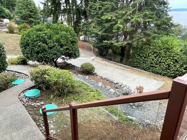 Foto del edificio - Beautiful Penn Cove View Home and Dog Frie...