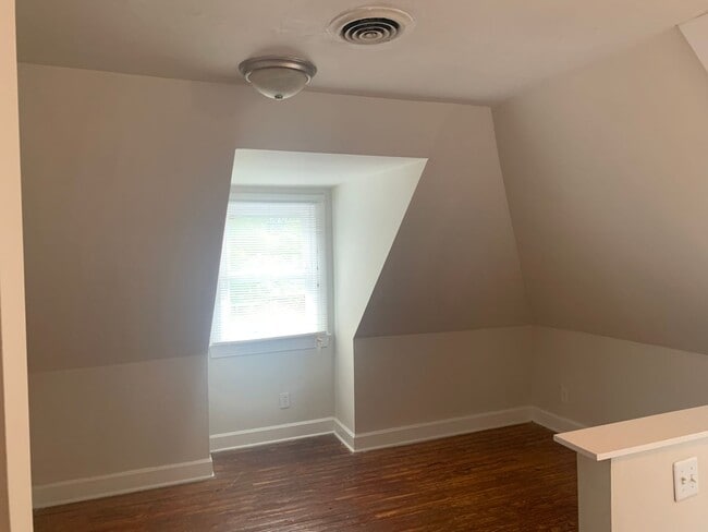 Building Photo - 424 E Maxwell St