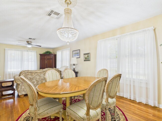 Foto del edificio - Quiet home in the central part of town