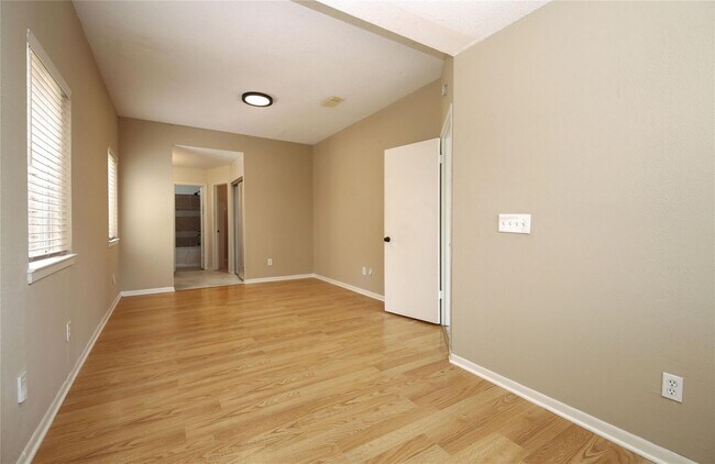Building Photo - 18203 Brooknoll Dr