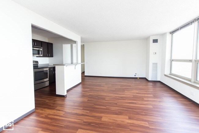 Building Photo - 575 W Madison St