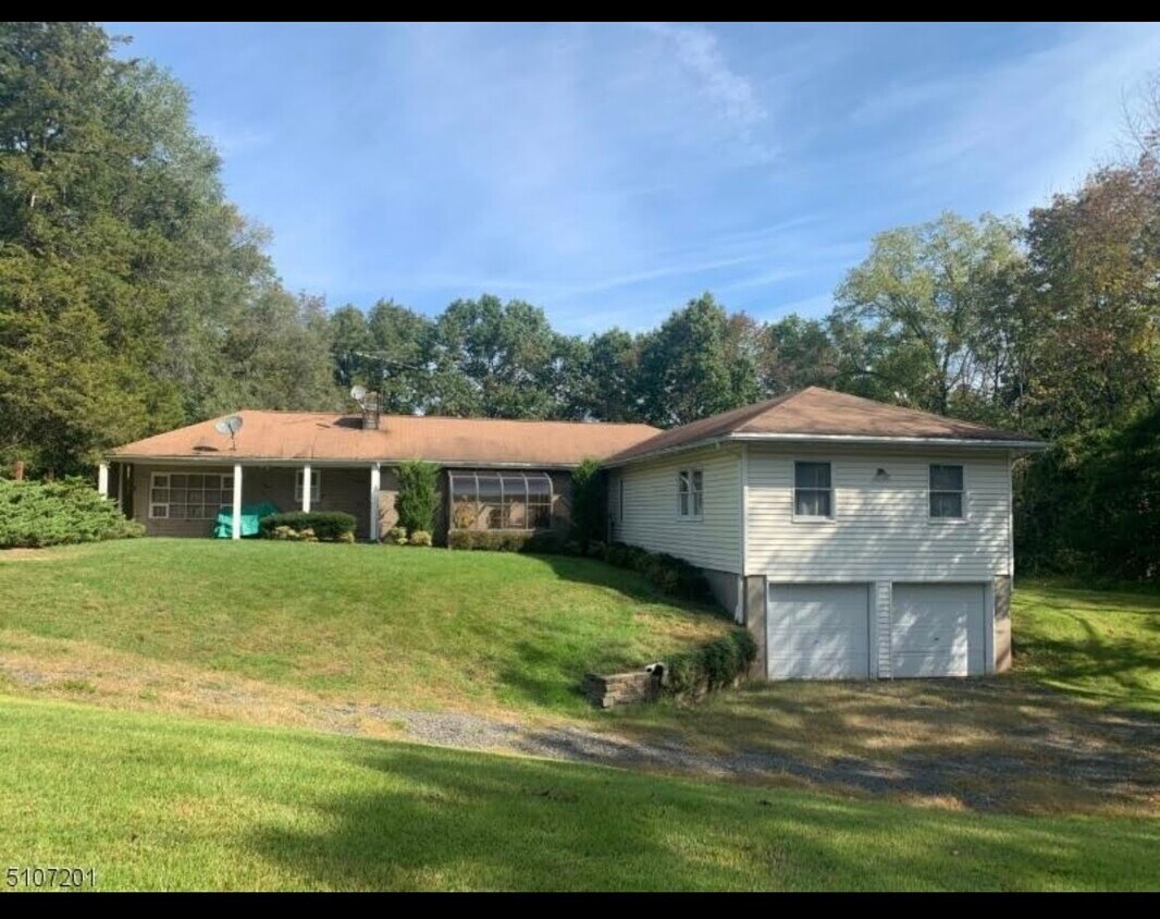 105 Old Mountain Rd, Lebanon, NJ 08833 House Rental in Lebanon, NJ