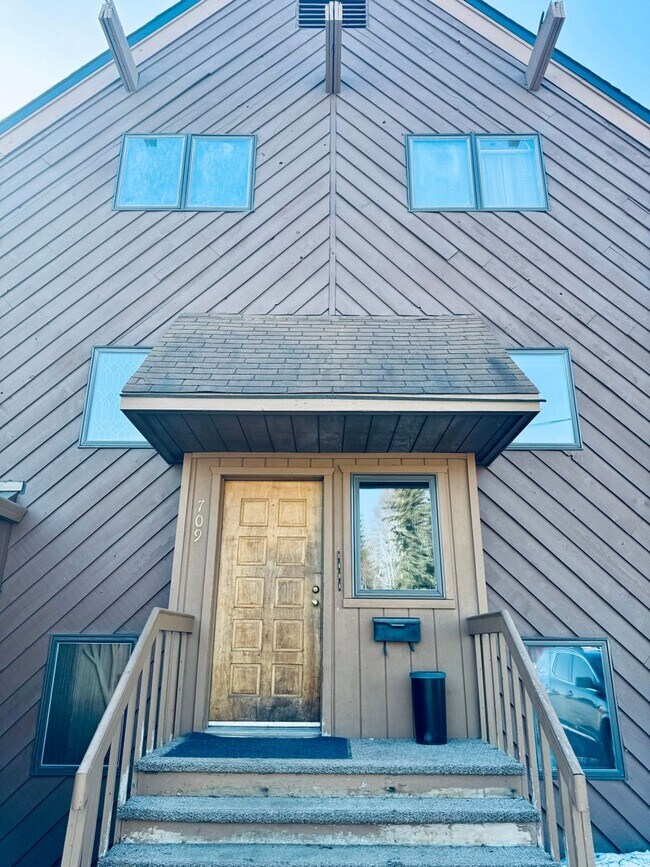 Building Photo - O&#39;Connor Rd 709-KN