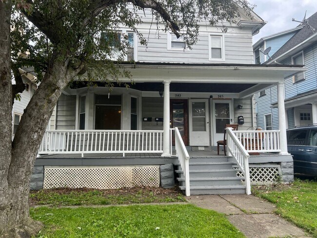 Foto del edificio - 943-945 Dewey Ave