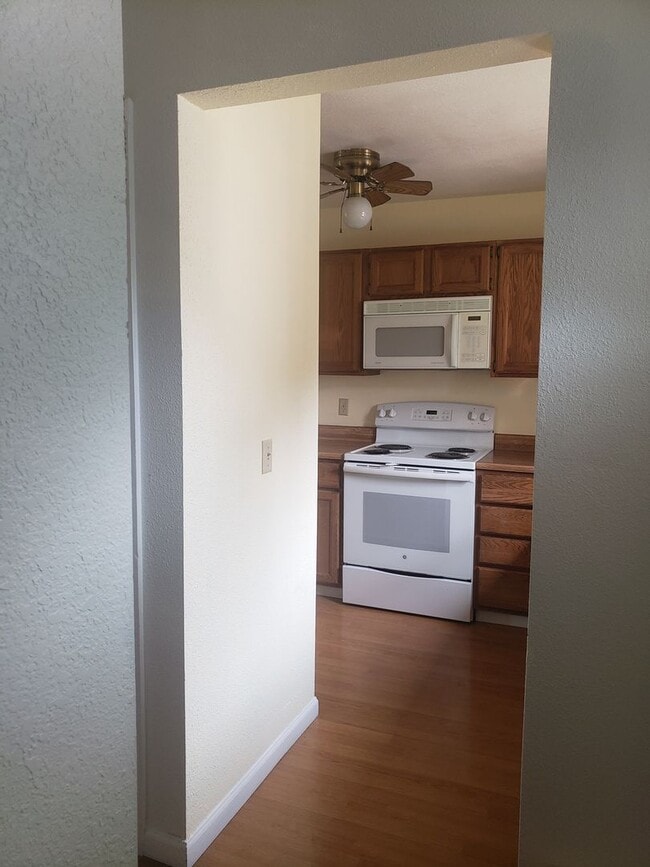 Building Photo - 3285 Canyon Dr