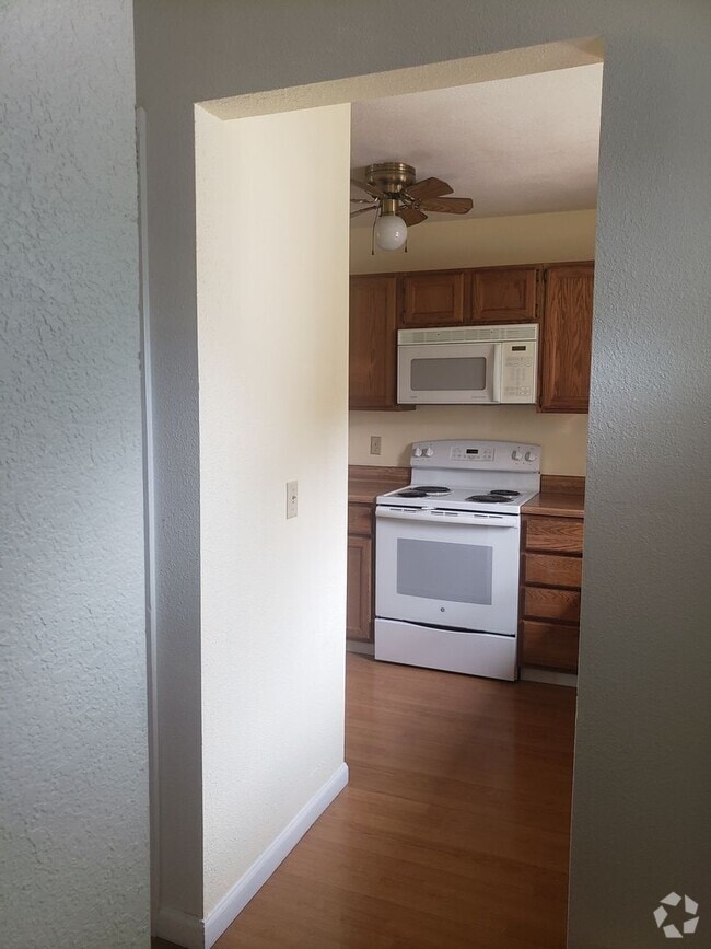 Building Photo - 3285 Canyon Dr
