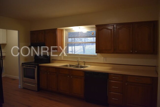 Building Photo - 5494 Palomino Dr