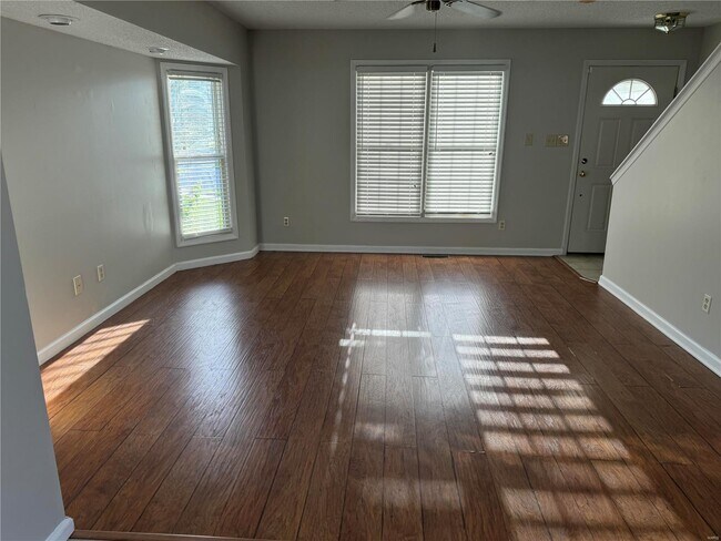 Building Photo - 549 Donna Marie Dr