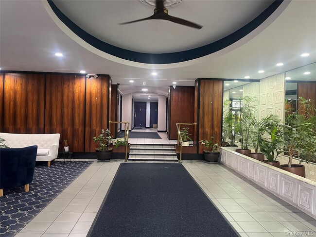 Foto del edificio - 666 Pelham Rd