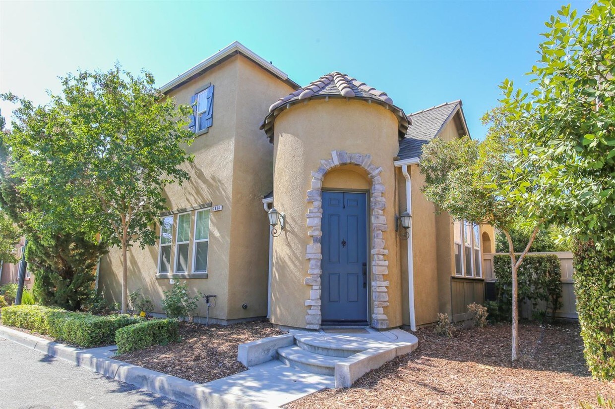 3858 Loyola Ln, Clovis, CA 93619 House for Rent in Clovis, CA