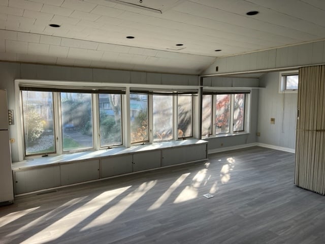 Building Photo - 10 Thomas Evans Aly