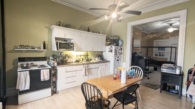 Building Photo - 346 S Rose St