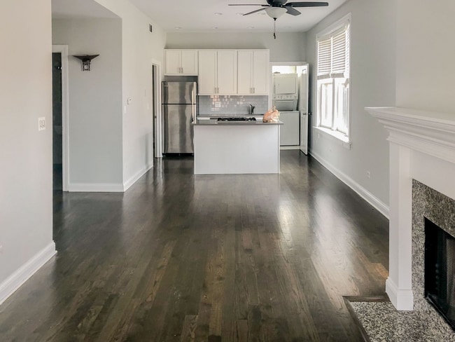 Foto del edificio - 3856 N Southport Ave