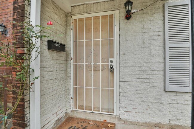 Foto del edificio - 8202 Fondren Rd