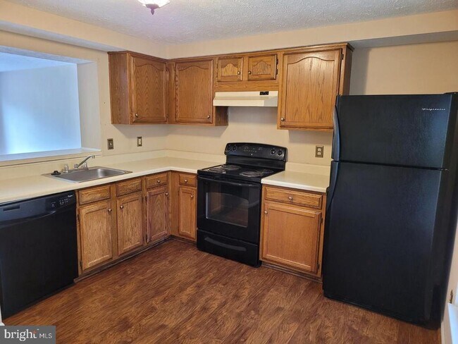 Building Photo - 104 Township Ct