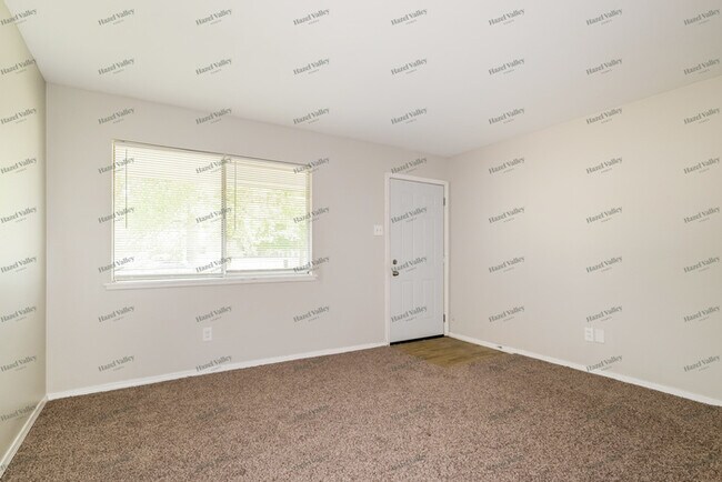 Building Photo - 680 Lexington Park