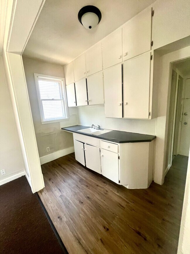 Foto del edificio - 808 7th St NW