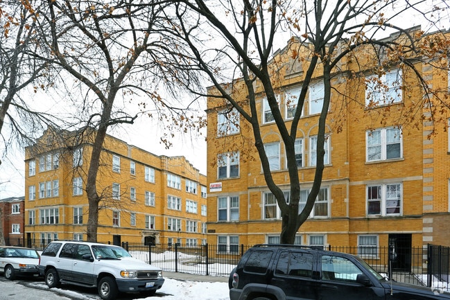 Building Photo - 7415-7425 N Damen Ave