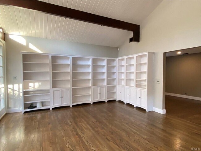 Building Photo - 349 Norumbega Dr