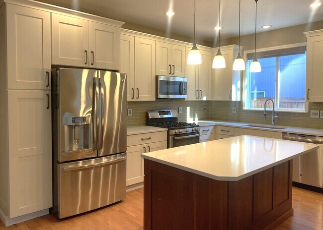 Foto del edificio - Beautiful Sherwood Home backs to Greenspace, Walking Distance to The Ridges! Entertainer's Backya...