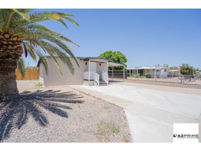 Building Photo - Gracefully Poised in Beautiful Mesa, This ...
