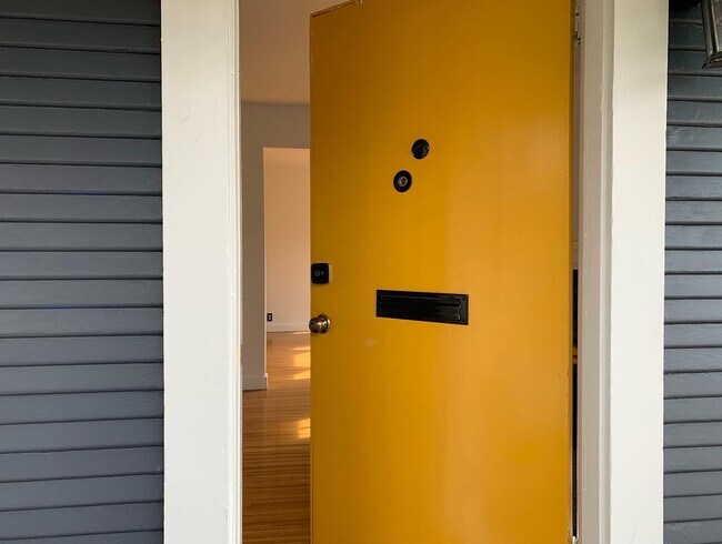 Foto del edificio - 1208 Cedar St