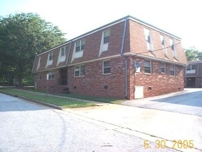 Building Photo - 401 S 1st St