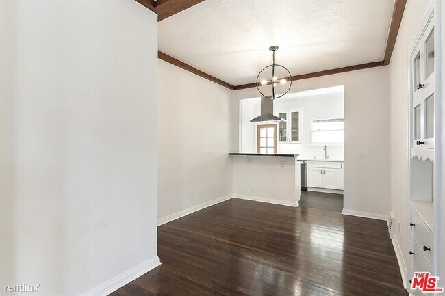 Building Photo - 3 br, 2 bath Condo - 5315 W 8th St