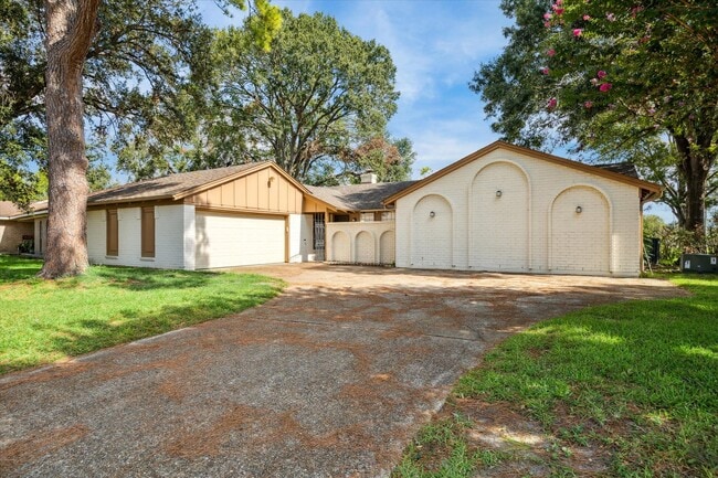 Building Photo - 5423 Bent Bough Ln