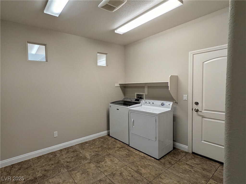 Foto principal - 10668 Berkshire Woods Ave