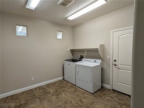 Building Photo - 10668 Berkshire Woods Ave