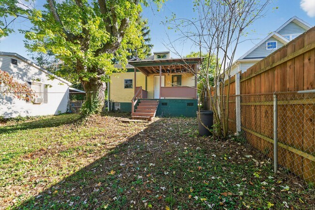 Building Photo - 115 Martin St