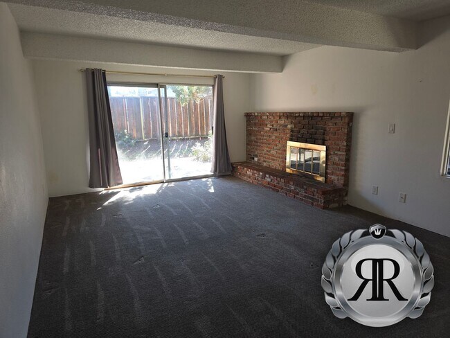 Foto del edificio - 2 Bedroom, 1 Bath duplex, Close to 40th & Summitview