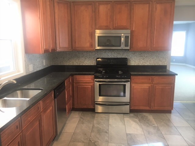 Building Photo - 4232 N Troy St