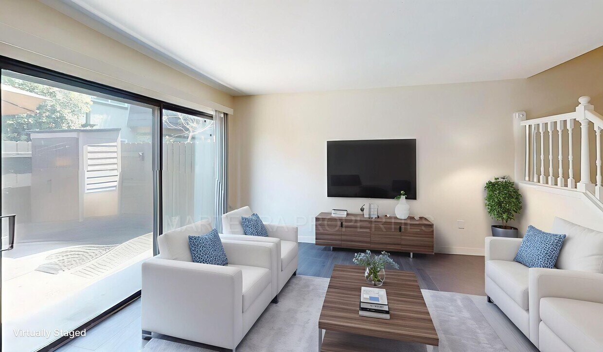 Foto principal - Beautifule Townhome, with AC, in Costa Mesa