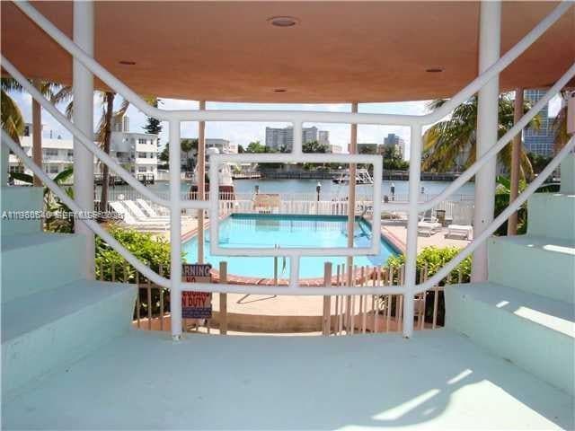 Foto del edificio - 6881 Bay Dr