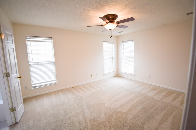 Building Photo - 104 Summit Ridge Cir