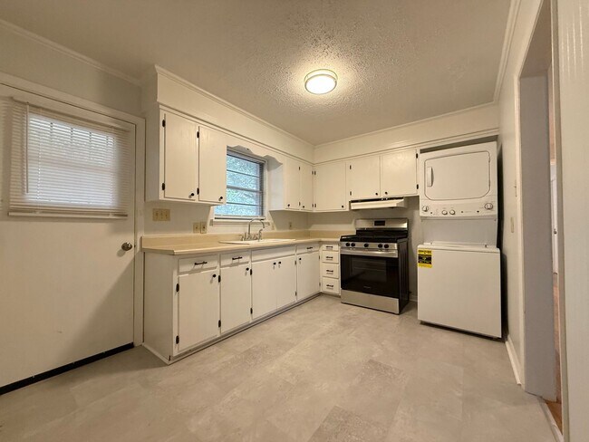 Building Photo - Keightly Drive Duplexes