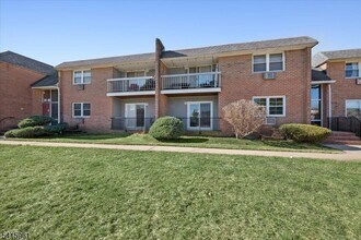 Building Photo - 807 Eves Dr