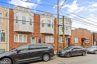 Building Photo - 3207 Salmon St
