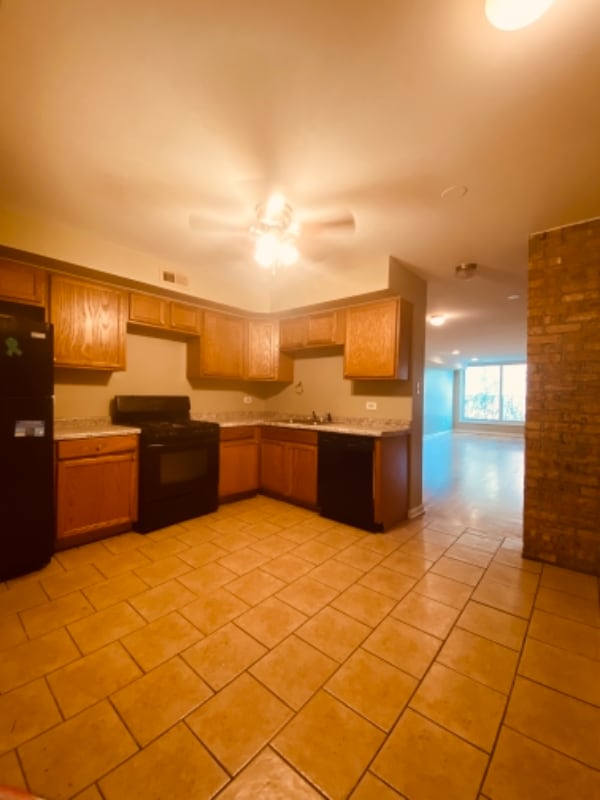 Primary Photo - 2720 E 75th St