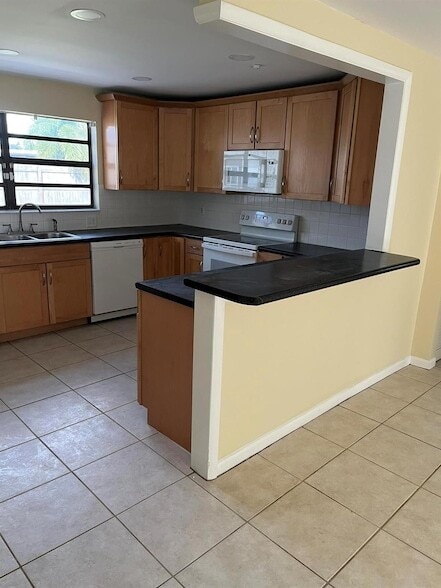 Foto del edificio - 9167 Birmingham Dr