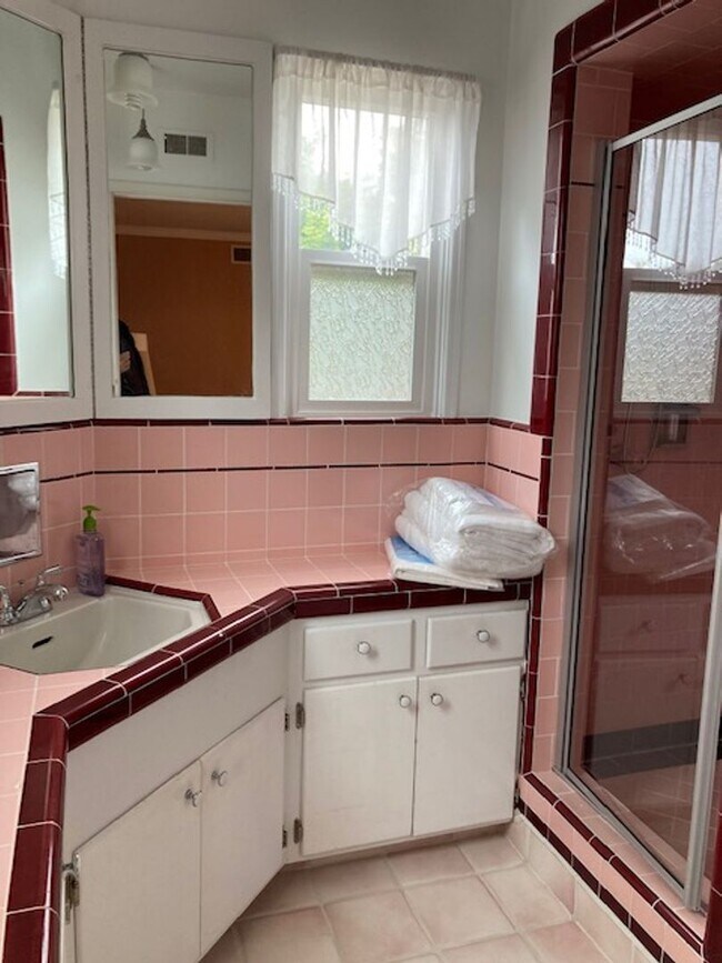 Foto del edificio - Fully Furnished home for rent-- short term...